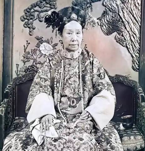 八大顾命大臣为何输给慈禧：权力博弈中的致命失误
