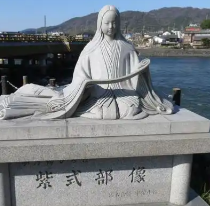 紫式部与清少纳言：平安时代文学双璧的异同探析