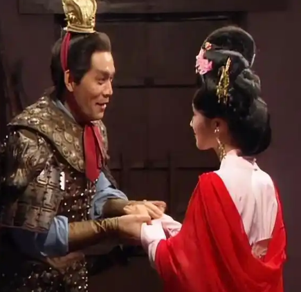 王允与貂蝉：东汉末年的义父女与连环计传奇