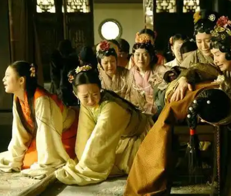 古代小妾地位解析：从法律、社会到家庭的全方位审视
