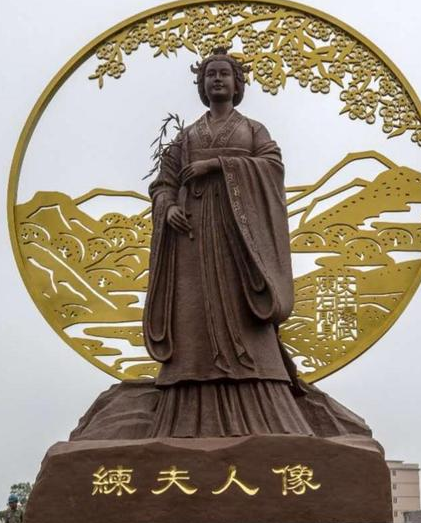 练夫人：乱世中的仁德之光与千年守城神话