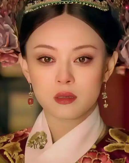 甄嬛的蜕变：从汉军旗秀女到钮祜禄氏皇后的生存智慧