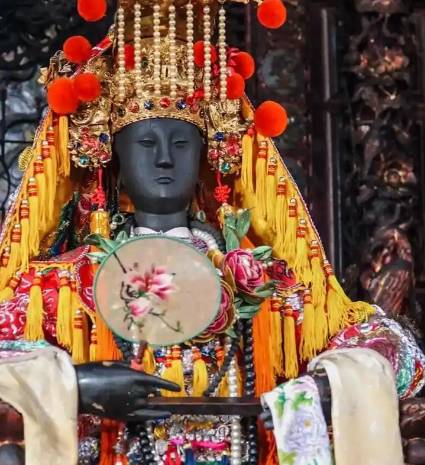 妈祖黑面之谜：从海神信仰到文化符号的千年嬗变