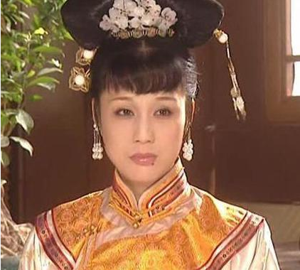荣妃复仇记：从宫廷宠妃到权力博弈者的蜕变