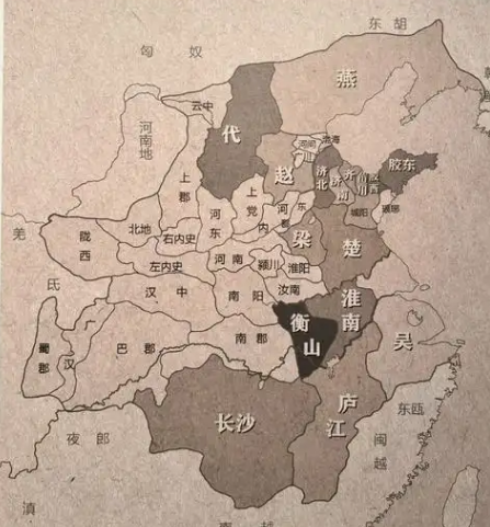 西汉初年郡国并行的原因：从血火到治道的制度抉择