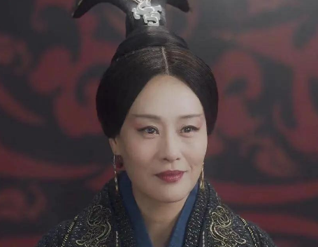 华阳夫人与吕不韦：权力棋局中的双面镜像