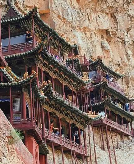 山西悬空寺：千年绝壁上的空中佛国