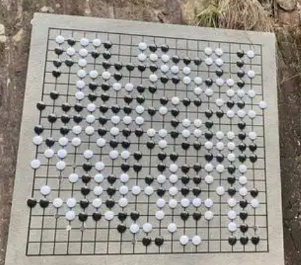 珍珑棋局：从武侠幻想到现实隐喻的嬗变轨迹