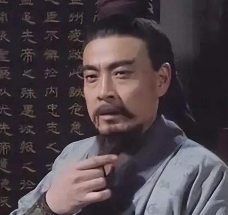 马谡之死的必然性：法度、权力与理想的三角绞杀