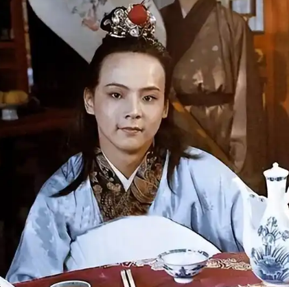 蒋玉菡与忠顺王：权力漩涡中的戏子与主君