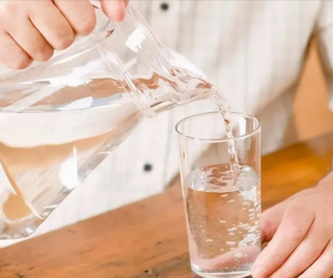 吃饭时该不该喝水？科学饮食的平衡之道