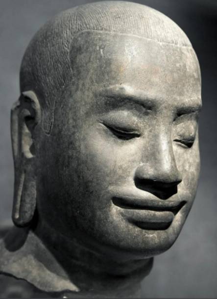 阇耶跋摩七世与巴戎寺：信仰、权力与永恒微笑的交织