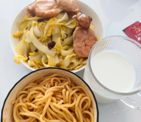 从“中午吃什么”到“晚上吃什么”：现代人的饮食选择困境与破局之道