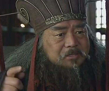 董卓讨伐战时，张飞为何没有出战对战华雄？