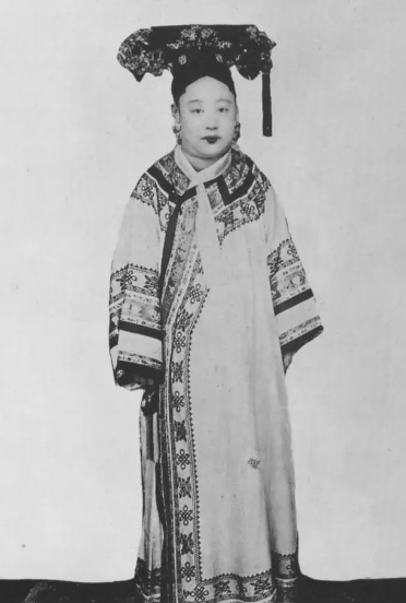 清朝妃嫔“颜值争议”：血统、权力与审美的千年博弈