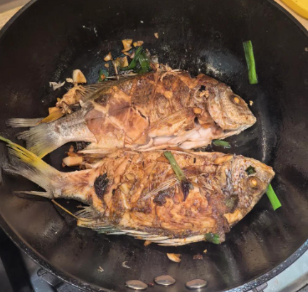 零失败指南：煎出完整金黄鱼身的五大秘诀