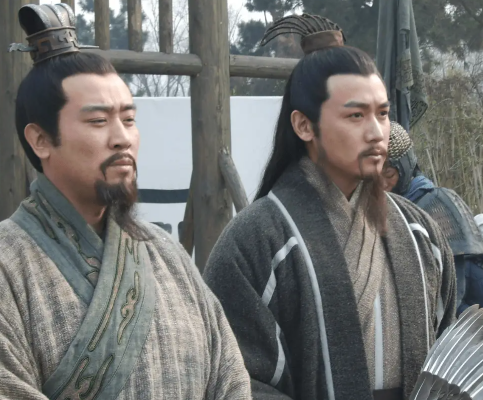 从“鱼水之欢”到“君臣分寸”：刘备与诸葛亮关系演变的深层逻辑