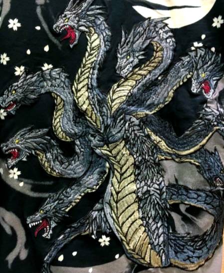 八岐大蛇：伊邪那岐神话中的宿命镜像