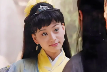 任盈盈与岳灵珊：年龄之谜与江湖成长路