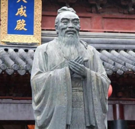 孔丘与左丘明：跨越时空的年龄谜题与历史对话