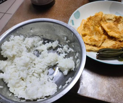 剩饭处理全攻略：从储存到食用的安全指南