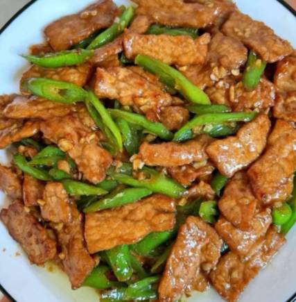 炒猪肉：加油与否的学问与技巧