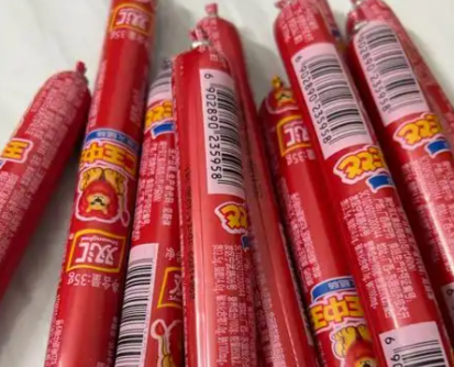 无具巧拆火腿肠：解锁随身即用的实用妙招