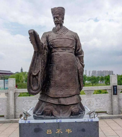 吕不韦倾尽家财扶持异人，一场政治豪赌终致自尽