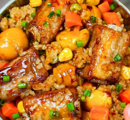 解锁排骨焖饭的家常秘诀，让米饭吸满肉香