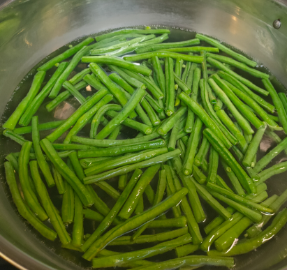 豆角焯水时长有讲究：掌握黄金时间，锁住美味与安全