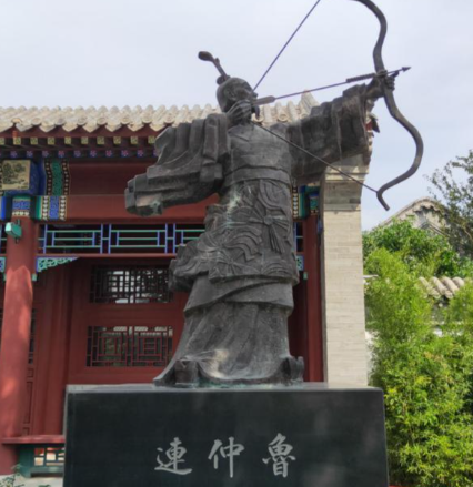 布衣抗秦威，辞赏守本心：鲁仲连的义举与高节