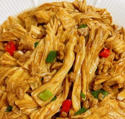 泡发腐竹的奥秘：探究干硬食材变软的吸水原理