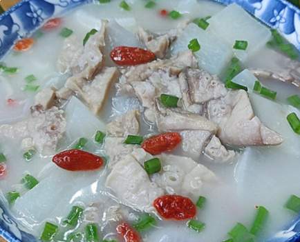 洗得净炖得白：家常猪肺汤的去腥润肺全攻略