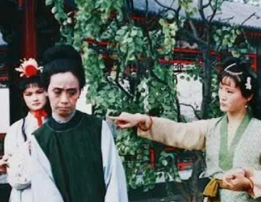 在小说红楼梦中春燕母女之间的感情怎么样？