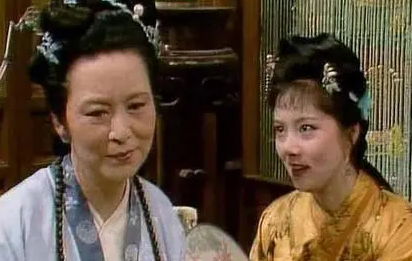 红楼梦中史湘云为何不搬离大观园，还住进了稻香村？