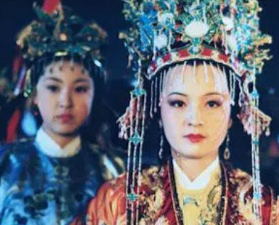 在小说红楼梦中，元春这个角色的存在意义是什么