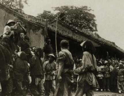 古代官差在押送犯人时 古人为什么抢着去送女囚犯