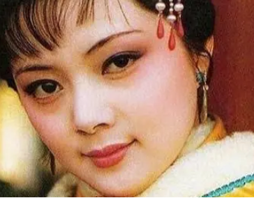 在小说红楼梦中薛宝钗为何如此低调？