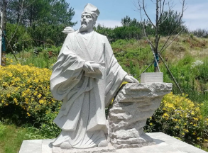 曾巩担任过哪些职位？他的晚年生活过得怎么样？