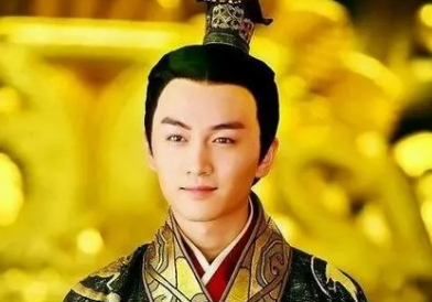 为了延续家族的权势，霍光对刘弗陵做了什么？