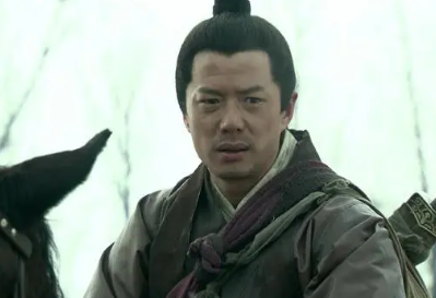 韩信早年十分贫穷，他是如何学习兵法和战略的呢？