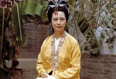 红楼梦中贾府真如我们看到的那样和谐吗？