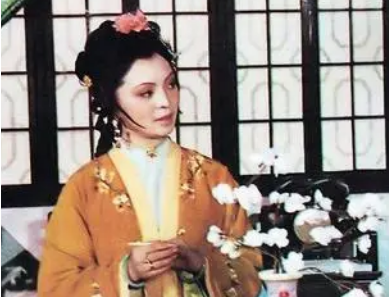 红楼梦中宝玉对香菱好是因为心疼她还是别的原因？