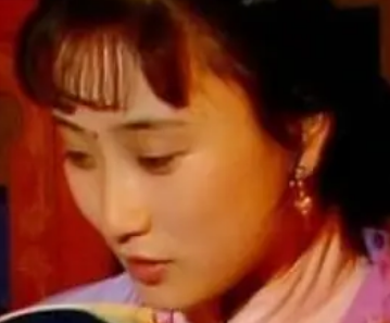 红楼梦中黛玉与香菱之间的关系有多亲密？