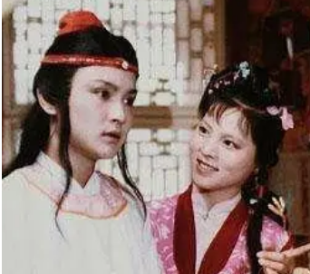 红楼梦中袭人为何要冒着风险与宝玉偷试？