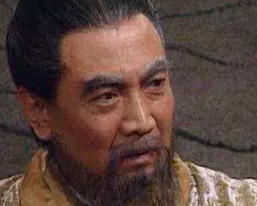 三国时期曹洪和许褚打了败仗后，曹操对他们的态度怎么样？