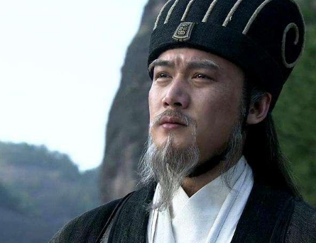 三国时期有比诸葛亮还厉害的谋士存在吗？他是谁？