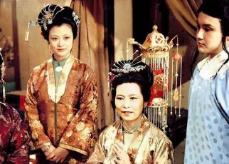 王夫人是否后悔娶了薛宝钗？王夫人对宝钗的态度如何？