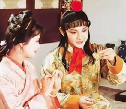 薛宝钗为什么怕道士？她和道士之间发生过什么事情？