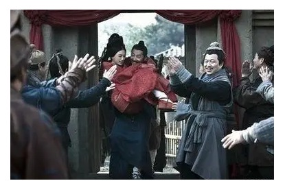 为什么吕雉能掌控朝政？有什么政治优势吗？